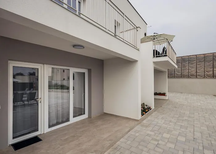 別荘 Milutin 1 - Four Bedroom With Private Pool *