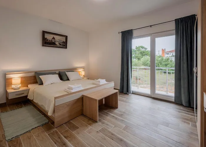 Milutin 1 - Four Bedroom With Private Pool *