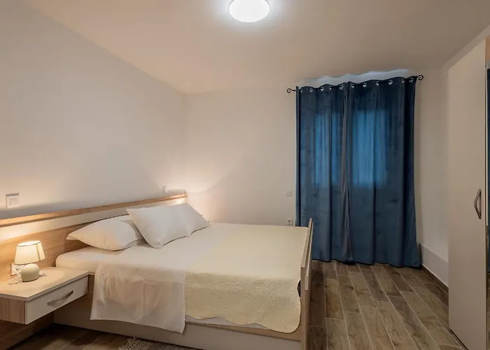 別荘 Milutin 1 - Four Bedroom With Private Pool *