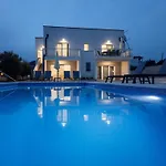 Feriehus Milutin 1 - Four Bedroom With Private Pool