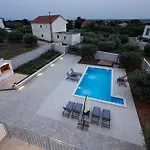 Milutin 1 - Four Bedroom With Private Pool Feriehus Vrsi