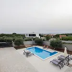 Milutin 1 - Four Bedroom With Private Pool *