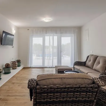 Milutin 1 - Four Bedroom With Private Pool * Vrsi