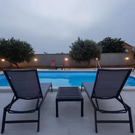 Milutin 1 - Four Bedroom With Private Pool *