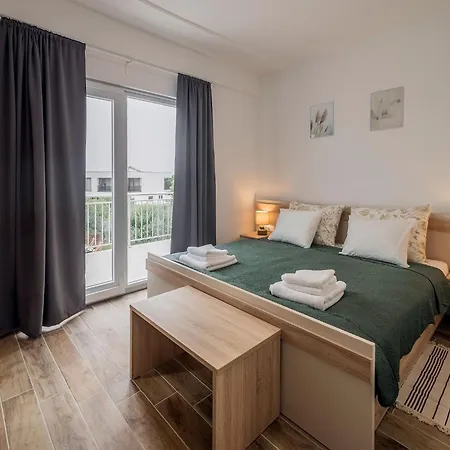 Milutin 1 - Four Bedroom With Private Pool Vrsi