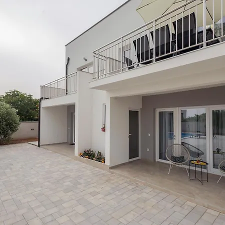 Milutin 1 - Four Bedroom With Private Pool * 沃希
