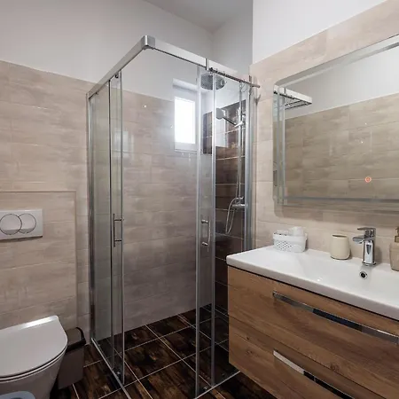 Milutin 1 - Four Bedroom With Private Pool Semesterbostad *