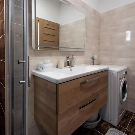 Semesterbostad Milutin 1 - Four Bedroom With Private Pool *