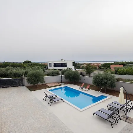 Milutin 1 - Four Bedroom With Private Pool *