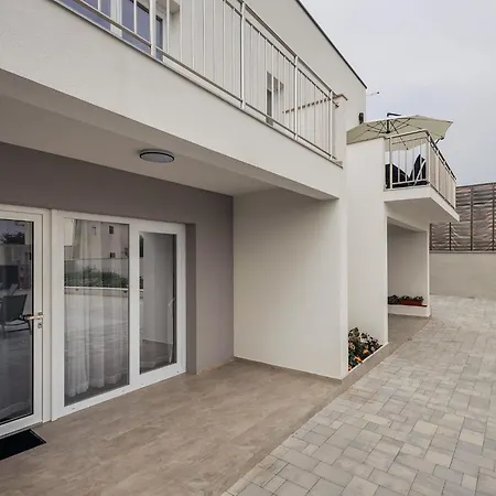 度假居 Milutin 1 - Four Bedroom With Private Pool *