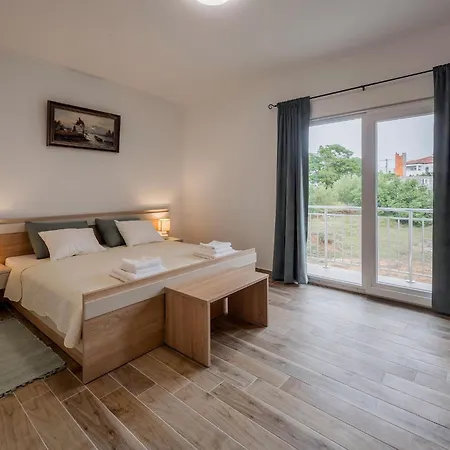 Milutin 1 - Four Bedroom With Private Pool *