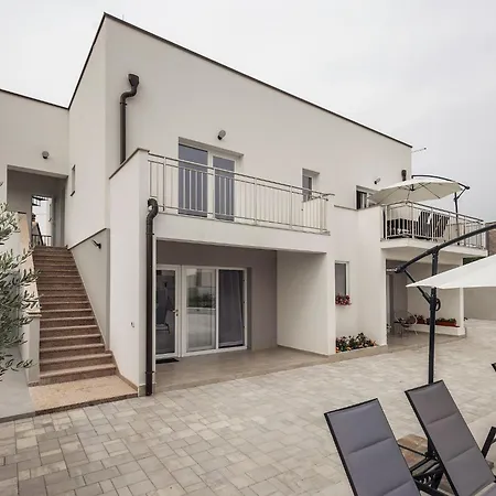 Milutin 1 - Four Bedroom With Private Pool *