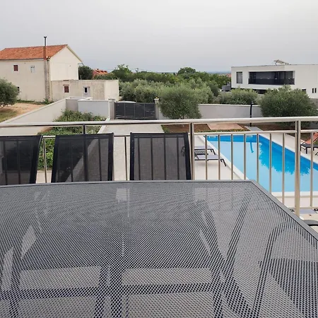 Semesterbostad Milutin 1 - Four Bedroom With Private Pool *