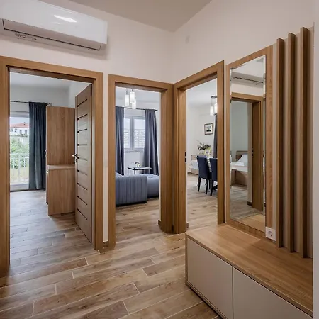 Semesterbostad Milutin 1 - Four Bedroom With Private Pool *