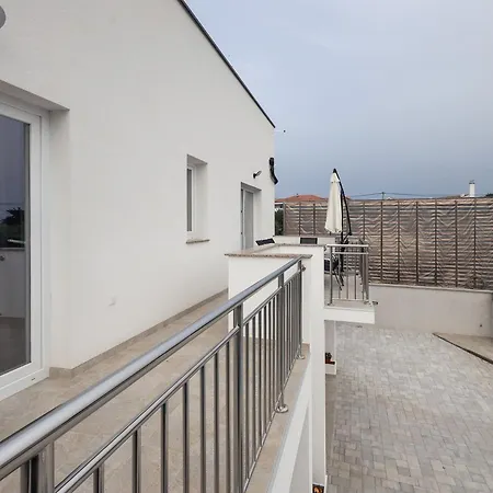 Milutin 1 - Four Bedroom With Private Pool Semesterbostad *