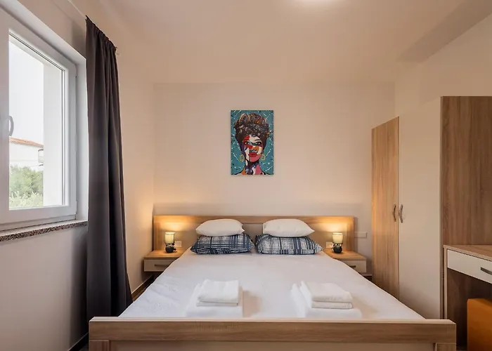 Milutin 1 - Four Bedroom With Private Pool Dom wakacyjny Vrsi