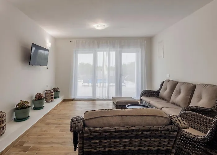 Milutin 1 - Four Bedroom With Private Pool * فرسي