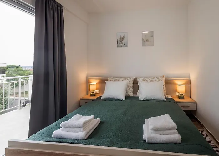 Milutin 1 - Four Bedroom With Private Pool