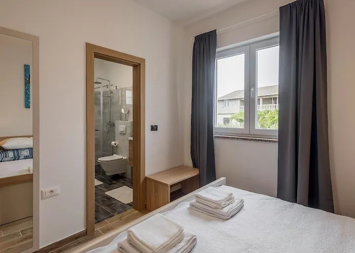 Milutin 1 - Four Bedroom With Private Pool Dom wakacyjny Vrsi