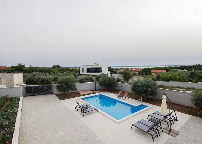 Milutin 1 - Four Bedroom With Private Pool *