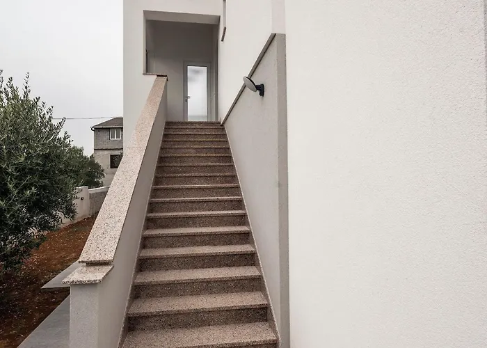 Milutin 1 - Four Bedroom With Private Pool * فرسي