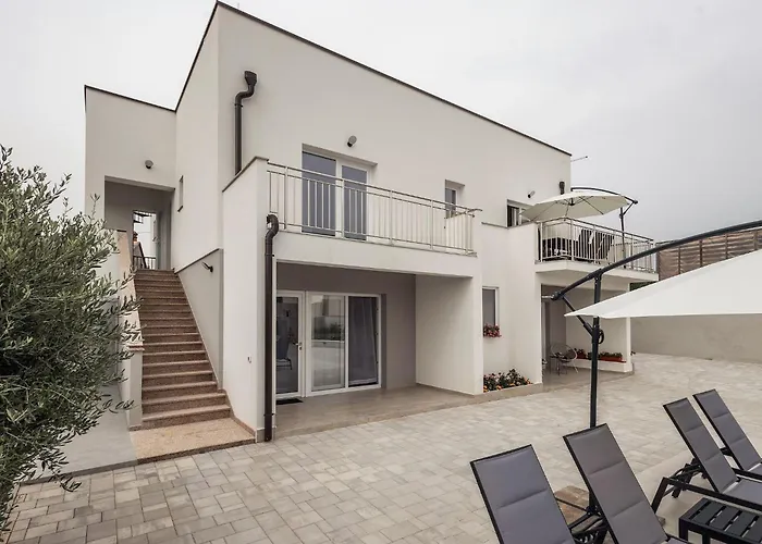 Milutin 1 - Four Bedroom With Private Pool *