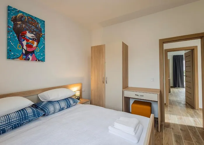 Milutin 1 - Four Bedroom With Private Pool *