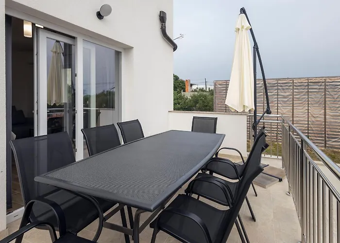 度假居 Milutin 1 - Four Bedroom With Private Pool